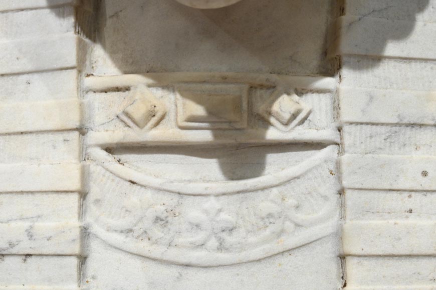 Paire de sphinges en marbre de Carrare sculpté-7