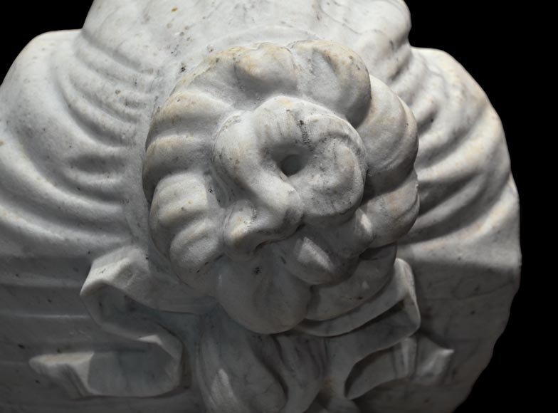 Paire de sphinges en marbre de Carrare sculpté-10