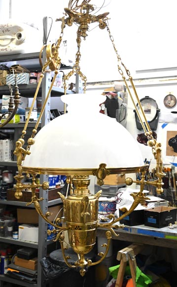 Lustre égyptomania en bronze doré, verre opalin-1