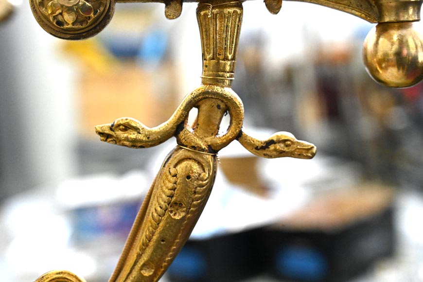 Lustre égyptomania en bronze doré, verre opalin-9