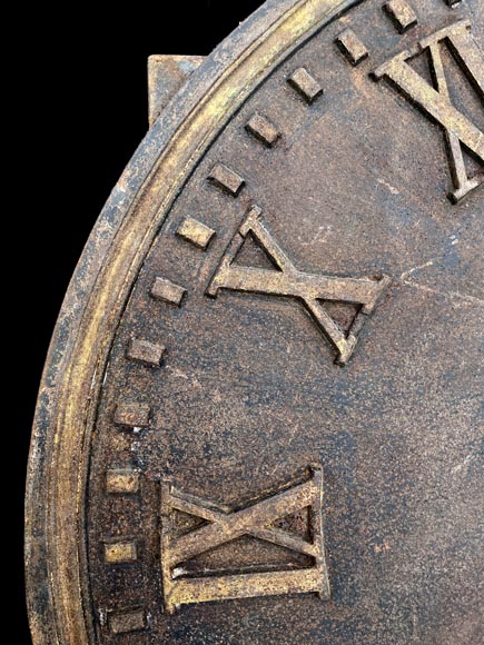Grand cadran d'horloge d'édifice en fonte, à chiffres romains en relief, signé « GUIOTH A STENAY », XIXe siècle Grand cadran d'horloge d'édifice en fonte, à chiffres romains en relief, signé « GUIOTH A STENAY », XIXe siècle-4