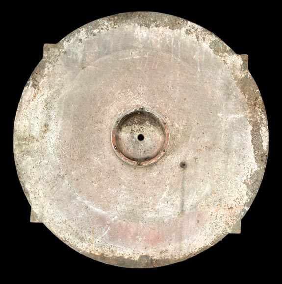 Grand cadran d'horloge d'édifice en fonte, à chiffres romains en relief, signé « GUIOTH A STENAY », XIXe siècle Grand cadran d'horloge d'édifice en fonte, à chiffres romains en relief, signé « GUIOTH A STENAY », XIXe siècle-6