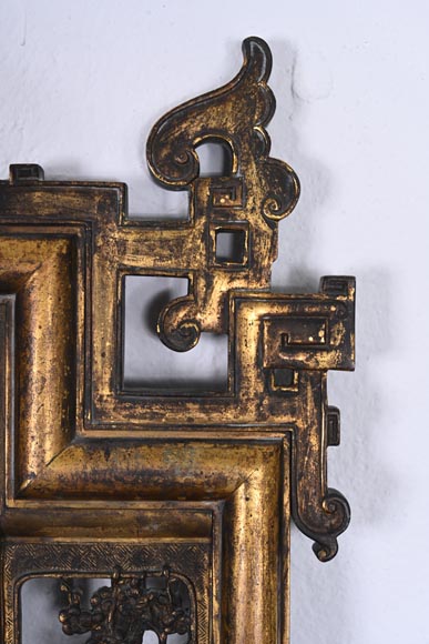 Maison MARNYHAC (attrib.) – Miroir en bronze doré ajouré, décor de style vietnamien-3