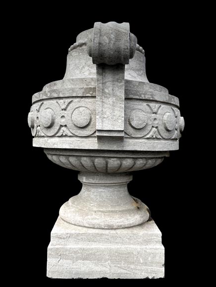Grand vase de jardin en pierre de Soignies sculptée, style Louis XVI-2