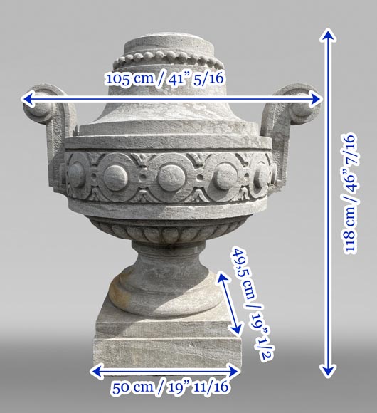 Grand vase de jardin en pierre de Soignies sculptée, style Louis XVI-9