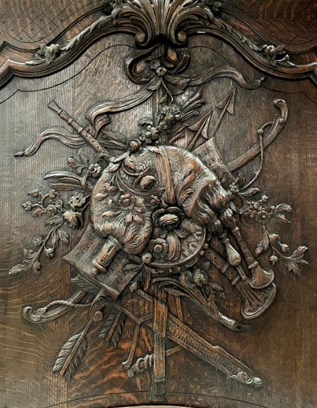 Trumeau en bois sculpté à décor de cornemuse-1