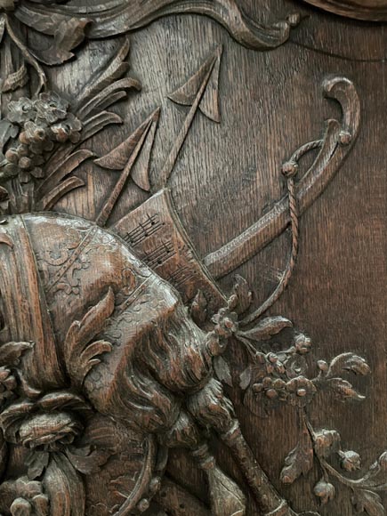 Trumeau en bois sculpté à décor de cornemuse-5