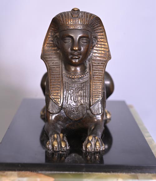 Garniture de cheminée égyptomanie en marbre noir, onyx vert et bronze doré-5