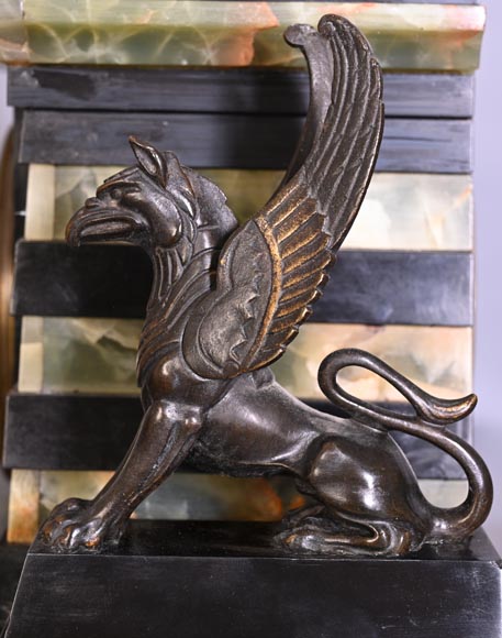 Garniture de cheminée égyptomanie en marbre noir, onyx vert et bronze doré-6