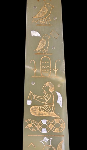 Garniture de cheminée égyptomanie en marbre noir, onyx vert et bronze doré-10
