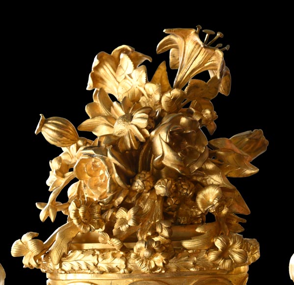 MARQUIS Louis-Auguste, Garniture de cheminée de style Louis XVI en bronze doré et scagliola-2