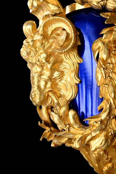 MARQUIS Louis-Auguste, Garniture de cheminée de style Louis XVI en bronze doré et scagliola-5