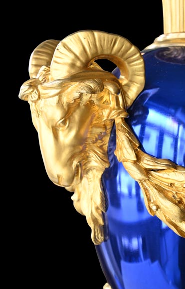 MARQUIS Louis-Auguste, Garniture de cheminée de style Louis XVI en bronze doré et scagliola-18