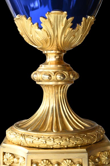 MARQUIS Louis-Auguste, Garniture de cheminée de style Louis XVI en bronze doré et scagliola-21