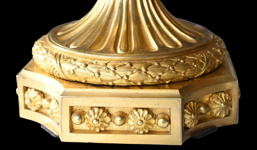 MARQUIS Louis-Auguste, Garniture de cheminée de style Louis XVI en bronze doré et scagliola-22