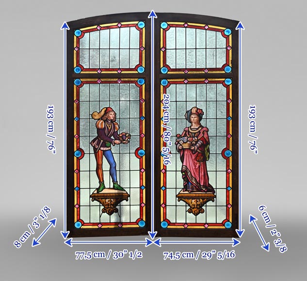 Vitrail double de style néo-Renaissance représentant deux figures portant des offrandes-10
