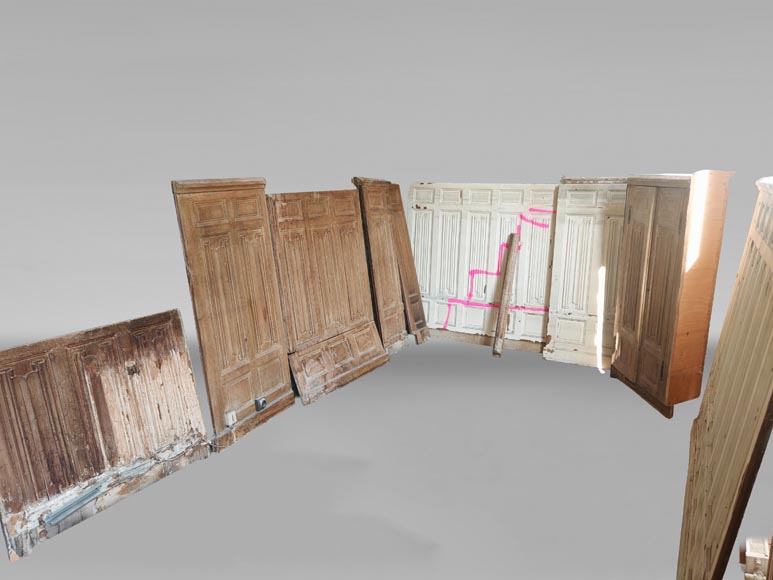 Boiserie de soubassement de style néogothique en chêne à décor de plis de serviette, environ 7 mètres linéaires-0