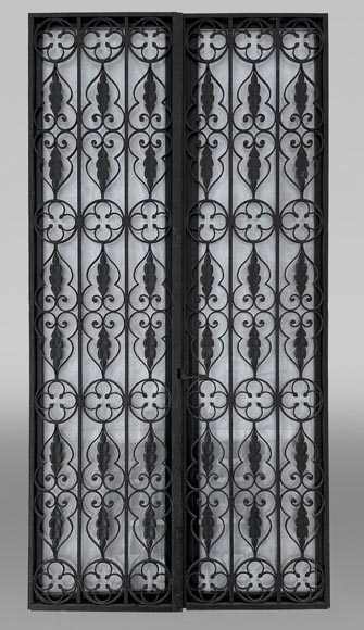 Porte à deux vantaux en fer forgé ajouré d’époque Napoléon III avec son dormant-0