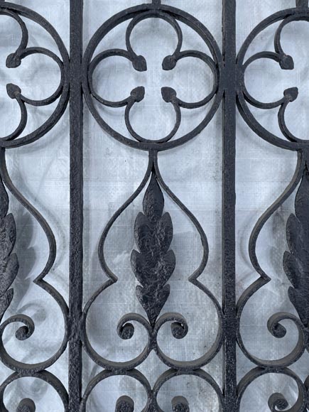 Porte à deux vantaux en fer forgé ajouré d’époque Napoléon III avec son dormant-5
