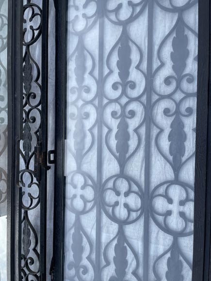 Porte à deux vantaux en fer forgé ajouré d’époque Napoléon III avec son dormant-7