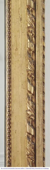 Trumeau doré de style Louis XVI à décor végétal-1