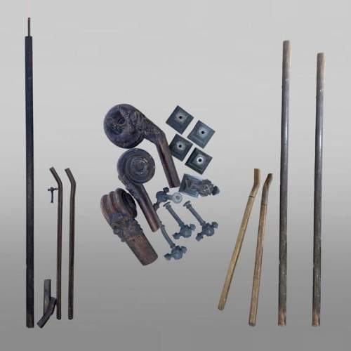 Main courante d’escalier en acajou sculpté