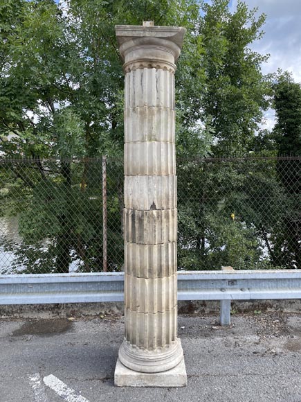 Paire de colonnes cannelées en pierre – Style Dorique, fin XVIIIe siècle-2
