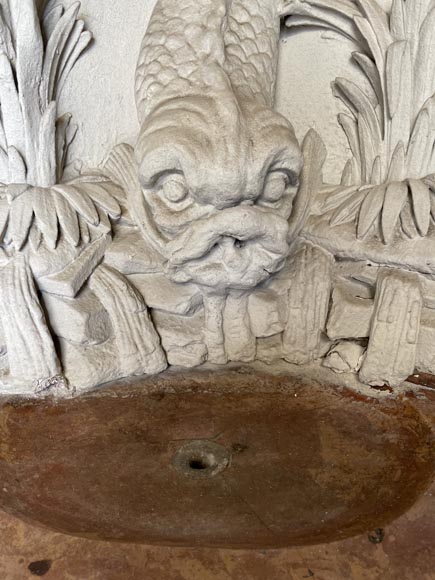 Fontaine d’intérieur à décor de dauphin – Plâtre sculpté et pierre marbrière de Corton-4