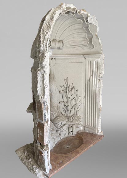 Fontaine d’intérieur à décor de dauphin – Plâtre sculpté et pierre marbrière de Corton-6