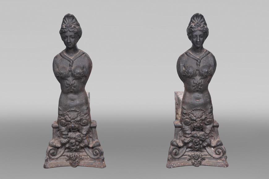 Paire de chenets en fonte de fer de style Renaissance – XIXe siècle-0