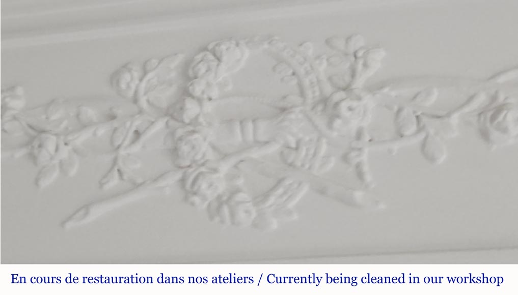 Trumeau de style Louis XVI décoré d'un arc fleuri-2