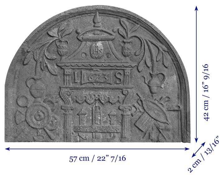 Plaque de cheminée en fonte en demi cercle, datée 1623-7