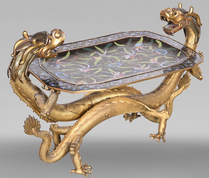 Présentoir d’apparat d’époque Qianlong (1736-1795) en forme de dragon, bronze doré, émail champlevé-0