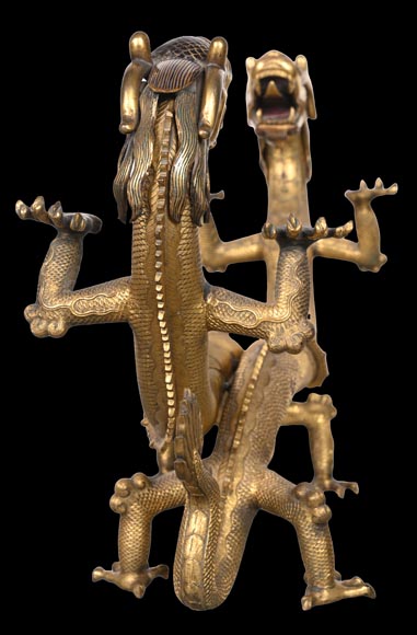 Présentoir d’apparat d’époque Qianlong (1736-1795) en forme de dragon, bronze doré, émail champlevé-2