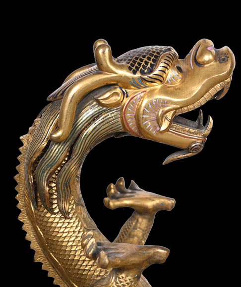 Présentoir d’apparat d’époque Qianlong (1736-1795) en forme de dragon, bronze doré, émail champlevé-3