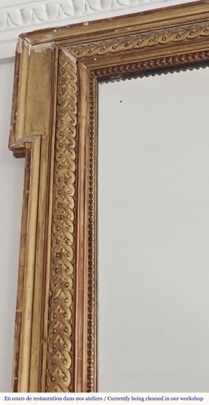 Trumeau doré de style Louis XVI ,surmonté d'une couronne de laurier-3