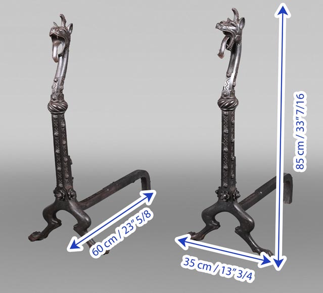 Paire de chenets et accessoires en fer forgé à têtes de dragons — Signé E. LARCHEVÊQUE, Mehun (Cher), France — Fin du XIXe siècle-14