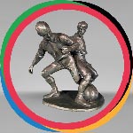 « Deux joueurs se disputant le ballon », statuette en métal argenté