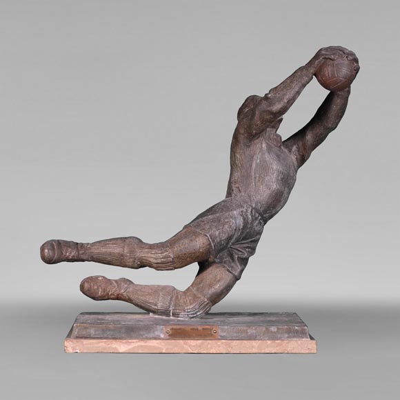 « Gardien de football », sculpture en régule-0