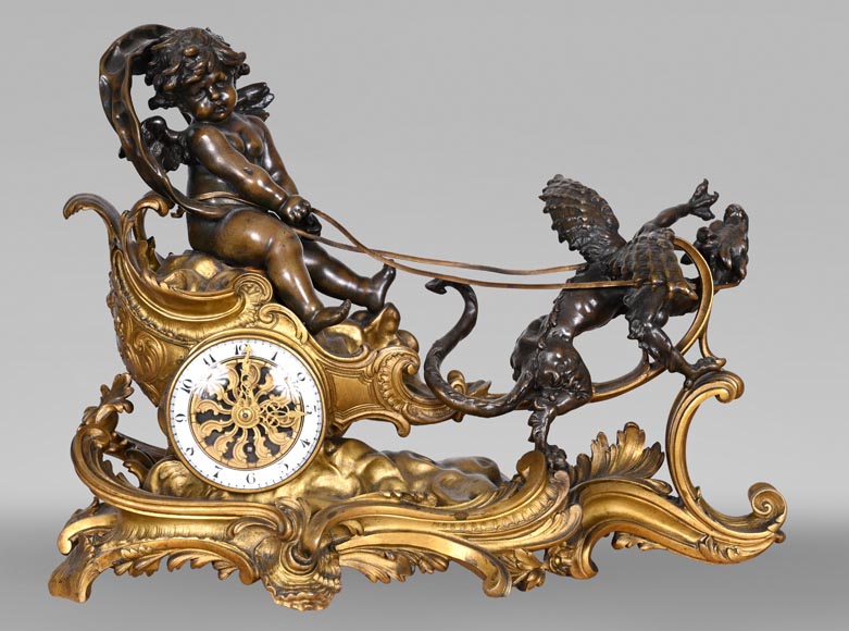 Pendule de style rococo au chiffre de Louis XV, bronze doré et patiné Pendule de style rococo au chiffre de Louis XV, bronze doré et patiné-0