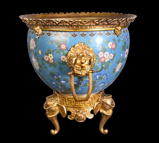 Ferdinand BARBEDIENNE – Cache-pot japonisant en bronze doré et émaux cloisonnés-1