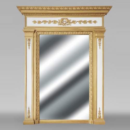 Trumeau de style Louis XVI rehaussé de peinture dorée