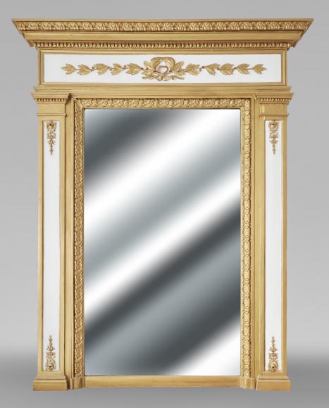 Trumeau de style Louis XVI rehaussé de peinture dorée-0