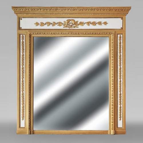 Trumeau de style Louis XVI rehaussé de peinture dorée