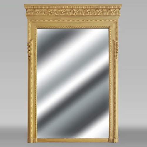 Trumeau de style Louis XVI rehaussé de peinture dorée