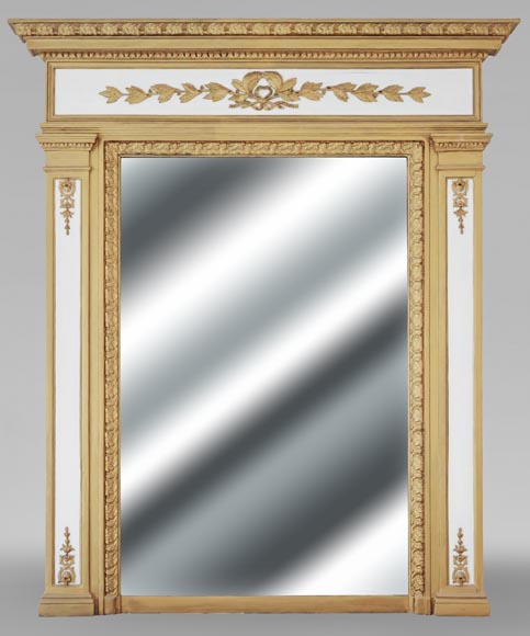 Trumeau de style Louis XVI rehaussé de peinture dorée-0