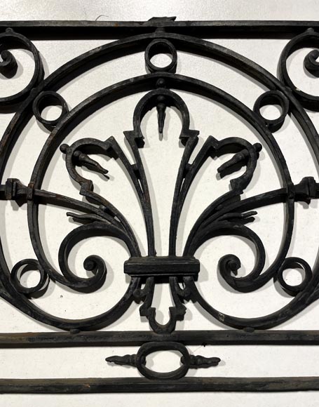 Petit garde-corps de fenêtre en fer forgé Petit garde-corps de fenêtre en fer forgé-2