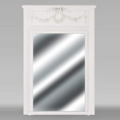 Trumeau de style Louis XVI décoré d'une couronne de fleur