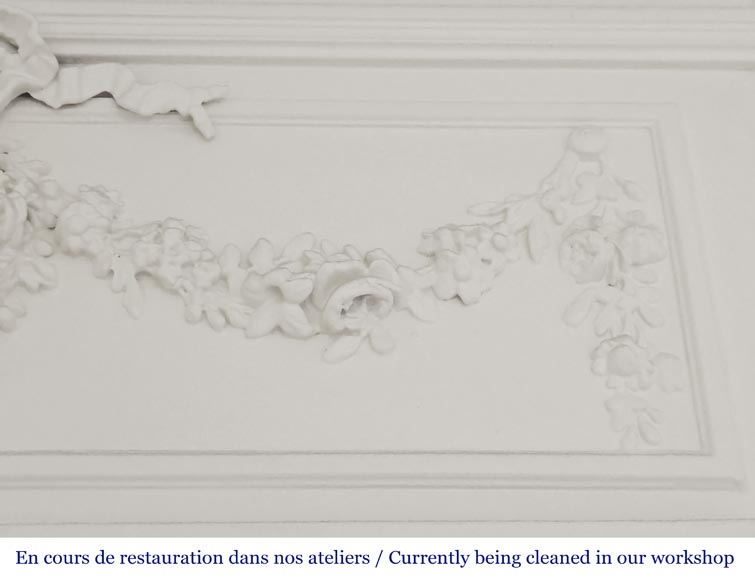 Trumeau de style Louis XVI décoré d'une couronne de fleur-3