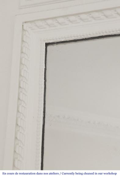 Trumeau de style Louis XVI décoré d'une couronne de fleur-4